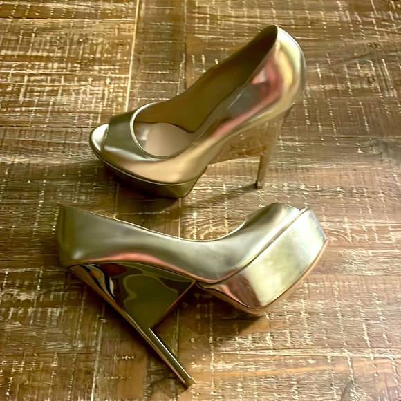 Ruthie Davis Shoes - Ruthie Davis gold patent platform pumps.  Sz 40